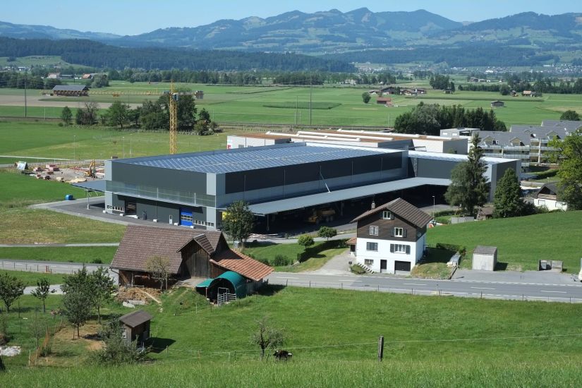 neubau-gewerbehallen-glaentern-an-der-gewerbestrasse-in-reichenburg00002