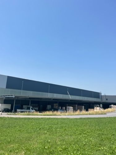 images/inhaltsbilder/glaentern-center-impressionen/6neubau-gewerbehallen-glaentern-an-der-gewerbestrasse-in-reichenburg.jpg