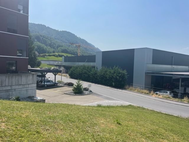 10neubau-gewerbehallen-glaentern-an-der-gewerbestrasse-in-reichenburg