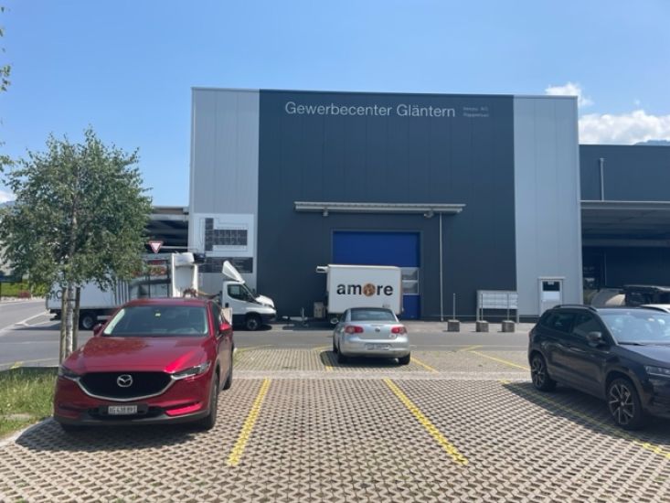 2neubau-gewerbehallen-glaentern-an-der-gewerbestrasse-in-reichenburg